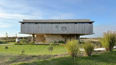 “Salvaje”: la casa que asombra en una chacra marítima de un clásico de la costa