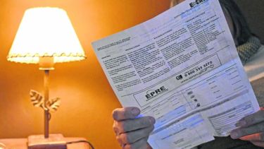 Bajarán un 60% los impuestos en las boletas de luz y gas de Río Negro: cómo impactará en el monto a pagar