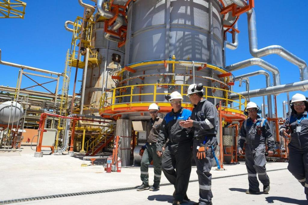 YPF puso en marcha en Neuquén un centro operativo con inteligencia artificial que redefine la gestión industrial