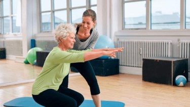Ni caminar, ni andar en bicicleta: el mejor ejercicio para evitar dolor de rodillas en la adultez