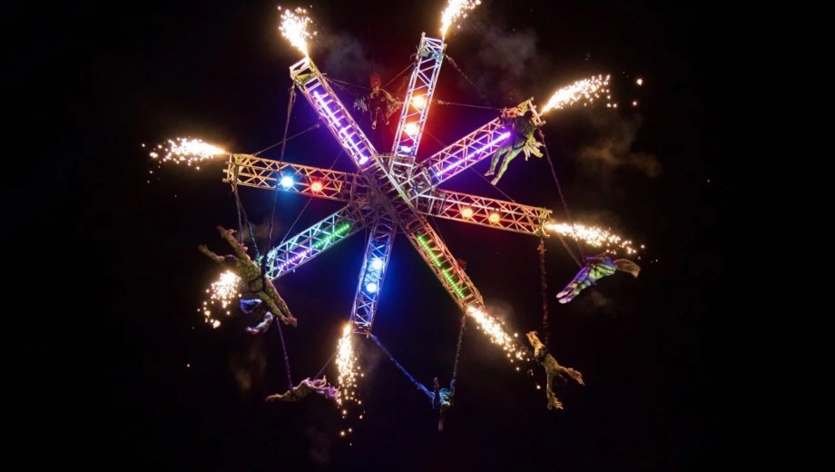 “Navidad en las Estrellas”, la propuesta aérea de Eleve Danza será uno de los momentos más esperados del domingo. Foto: gentileza Elevé.