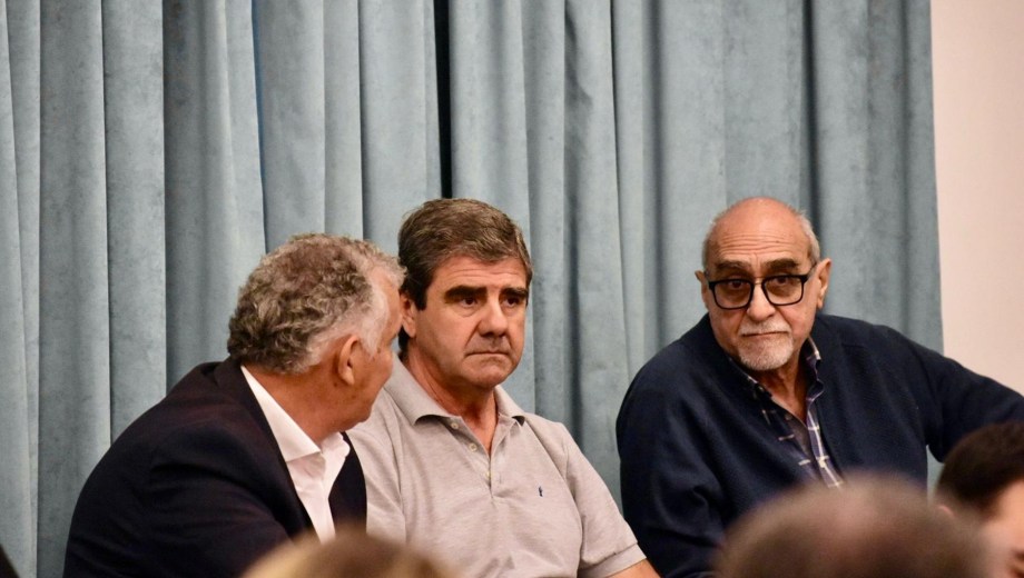 Abel Di Luca y Ricardo Soiza, dos de los condenados por la estafa con planes sociales. Luis Gallo debió ser asistido tras su declaración. Foto: Matías Subat.