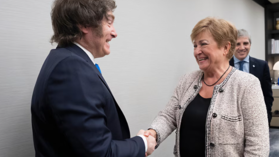 El organismo internacional dijo que las reservas ayudarán a lograr una estabilidad del dólar. Foto: NA. 