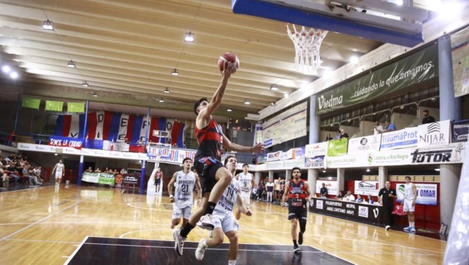 El equipo rionegrino logró una gran victoria y se recuperó en el Cayetano Arias. 