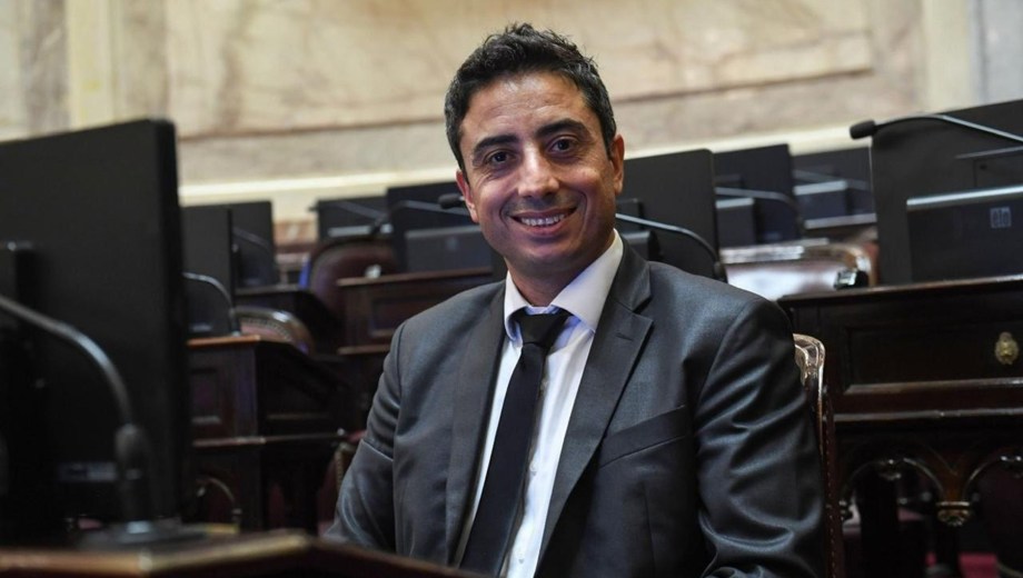 Fullone juró este viernes como senador nacional.