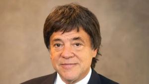 El nuevo dueño de Telefe fue internado de urgencia: se descompensó en Punta del Este por una picadura de avispa