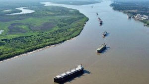 Convocaron a licitación por la hidrovía que concentra 60 terminales de carga en toda la extensión de la Vía Navegable Troncal