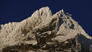 Urgente operativo de rescate en El Bolsón por la caída de un parapentista en un cerro: qué se sabe