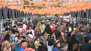 La feria más grande Neuquén y el Confluencia de Sabores llegan en «versión navideña» al Jaime de Nevares
