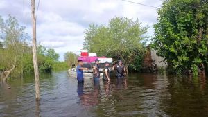 Intensas lluvias en Corrientes: hay más de 400 evacuados por las inundaciones tras el desborde del Riachuelo