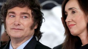 Javier Milei confirmó un aumento salarial para sus funcionarios: qué sueldos seguirán congelados