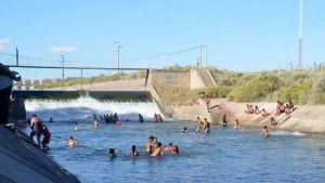 Tragedia en Cipolletti: un joven murió ahogado en el canal de riego frente a sus familiares y amigos