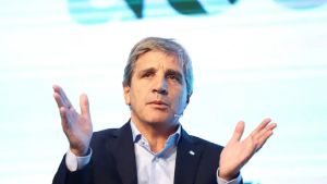 Los frentes abiertos de Caputo para las fiestas: cambio en las bandas y en la acumulación de reservas