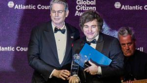 Scott Bessent suspendió su viaje a la Argentina tras la decisión de Javier Milei de no ir al sorteo del Mundial