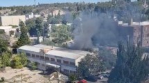 Imagen de Extinguieron el incendio que afectó un edificio del centro de Neuquén este domingo: qué se sabe