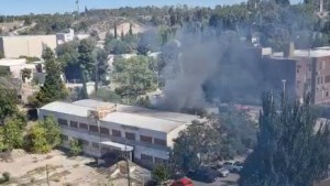 Extinguieron el incendio que afectó un edificio del centro de Neuquén este domingo: qué se sabe
