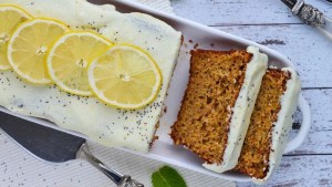 Bizcochuelo integral esponjoso de limón con un glaseado irresistible