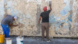 Envían fondos a 10 municipios de Neuquén para completar el mantenimiento de escuelas