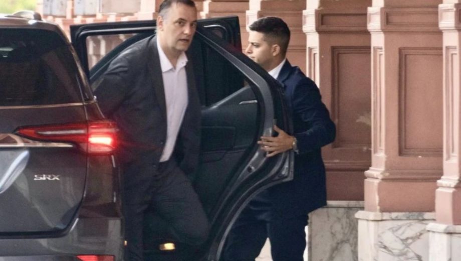 Manuel Adorni encabeza una reunión con miras en el Presupuesto 2026. Foto: Gentileza NA. 