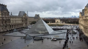 Una fuga de agua dañó documentos del museo del Louvre, el más visitado del mundo: en octubre sufrió un robo de joyas