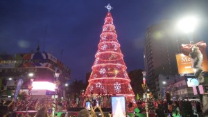 Reviví la inauguración del árbol de Navidad en Neuquén: cómo sigue el cronograma de actividades