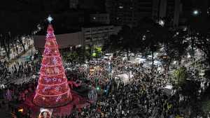 ¡En fotos! Así fue la inauguración del arbolito de Navidad en Neuquén 