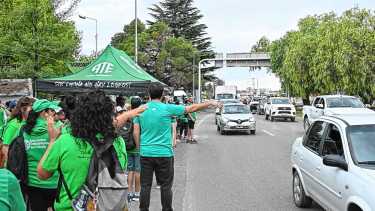 ATE liberó el puente carretero que une Neuquén y Cipolletti tras una jornada de protesta contra la Reforma Laboral