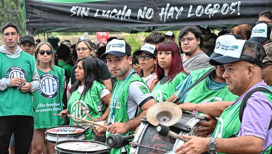 Trabajadores de Rentas y Catastro afiliados a ATE se reunieron este jueves a la mañana. Foto: Archivo Florencia Salto.