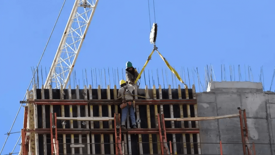 Construcción. El tope para permanecer en la escala mínima de Ingresos Brutos se actualiza un 50%.   