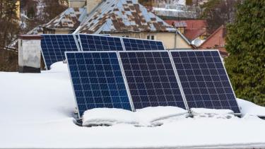 Un ingenioso invento desafía a uno de los enemigos de la energía solar: la nieve 