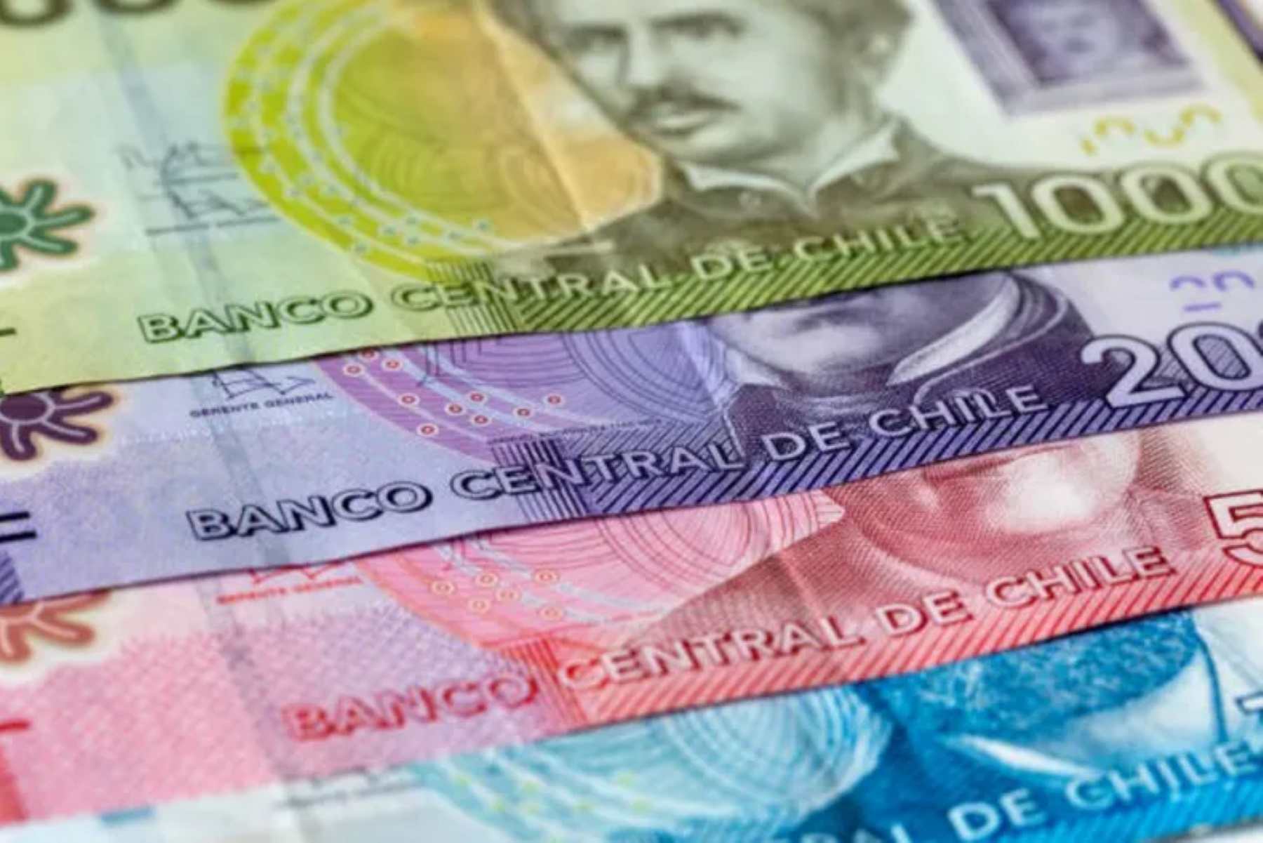 Dólar y peso chileno: precios actualizados justo antes de Navidad