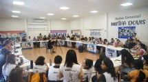 Imagen de Empiezan las clases en 2026 en Neuquén: los docentes formalizaron la aceptación de la oferta salarial