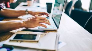 Del «banco de horas» al «salario dinámico»: uno por uno, los puntos más polémicos de la reforma laboral de Javier Milei