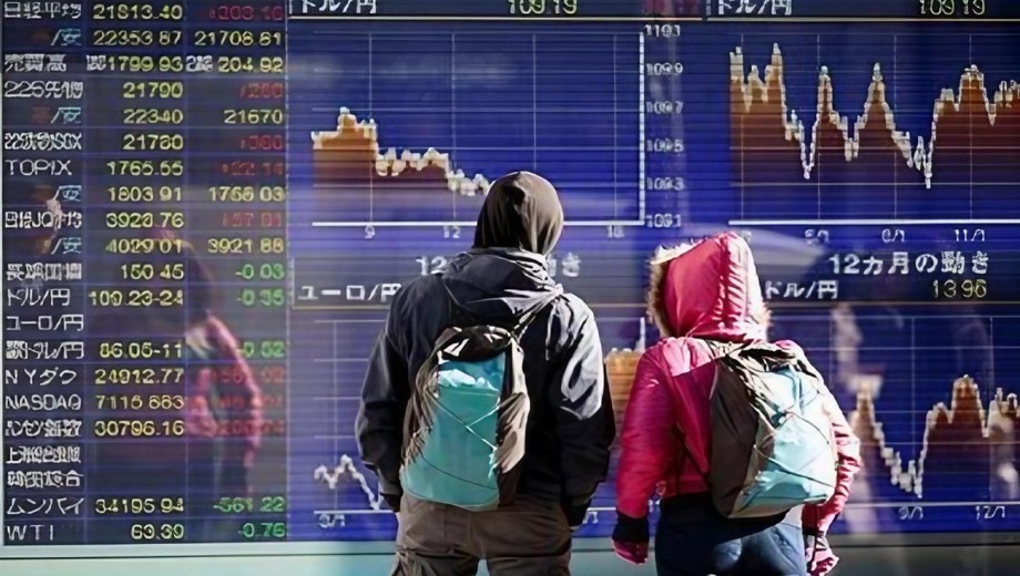 Contraste. Los datos fríos de las pantallas bursátiles y la economía de la gente de a pie. 