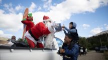 Imagen de «Un regalo por una sonrisa», la iniciativa que llegó a los barrios de Bariloche antes de Navidad