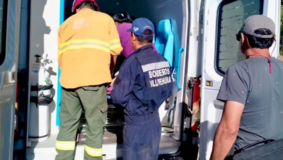 Rescate de una turista de Buenos Aires. Foto: Gentileza Bomberos Voluntarios de Villa Pehuenia y Moquehue. 