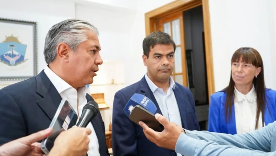 Rolando Figueroa junto a Luis Madueño y Julieta Corroza. Foto: archivo gentileza.