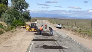 Precaución en la Ruta 40: realizan obras de bacheo en un tramo transitado de Neuquén