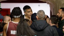 Imagen de Luis Scola fue agredido por la espalda en un partido de básquet en Italia