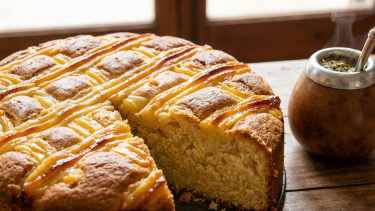 Torta matera con crema pastelera: la receta económica con 1 solo huevo que salva la merienda