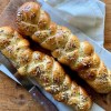 Imagen de Trenzas de pan de huevo con semillas, una receta realmente deliciosa