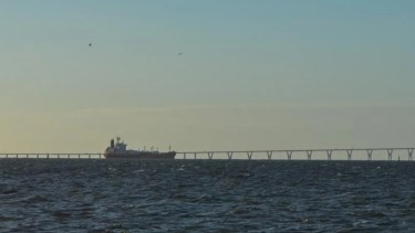 Donald Trump confirmó un ataque en un muelle de Venezuela y escala el conflicto con la primera ofensiva terrestre