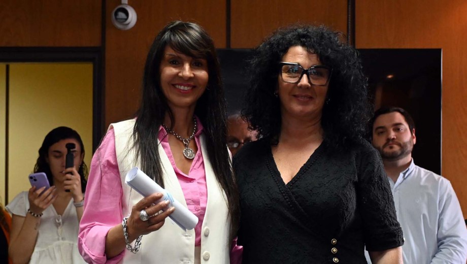 Viedma - 01/12/2025
Integrantes de la justicia electoral federal y provincial entregaron los diplomas a los diputados y senadores electos
Foto: Marcelo Ochoa