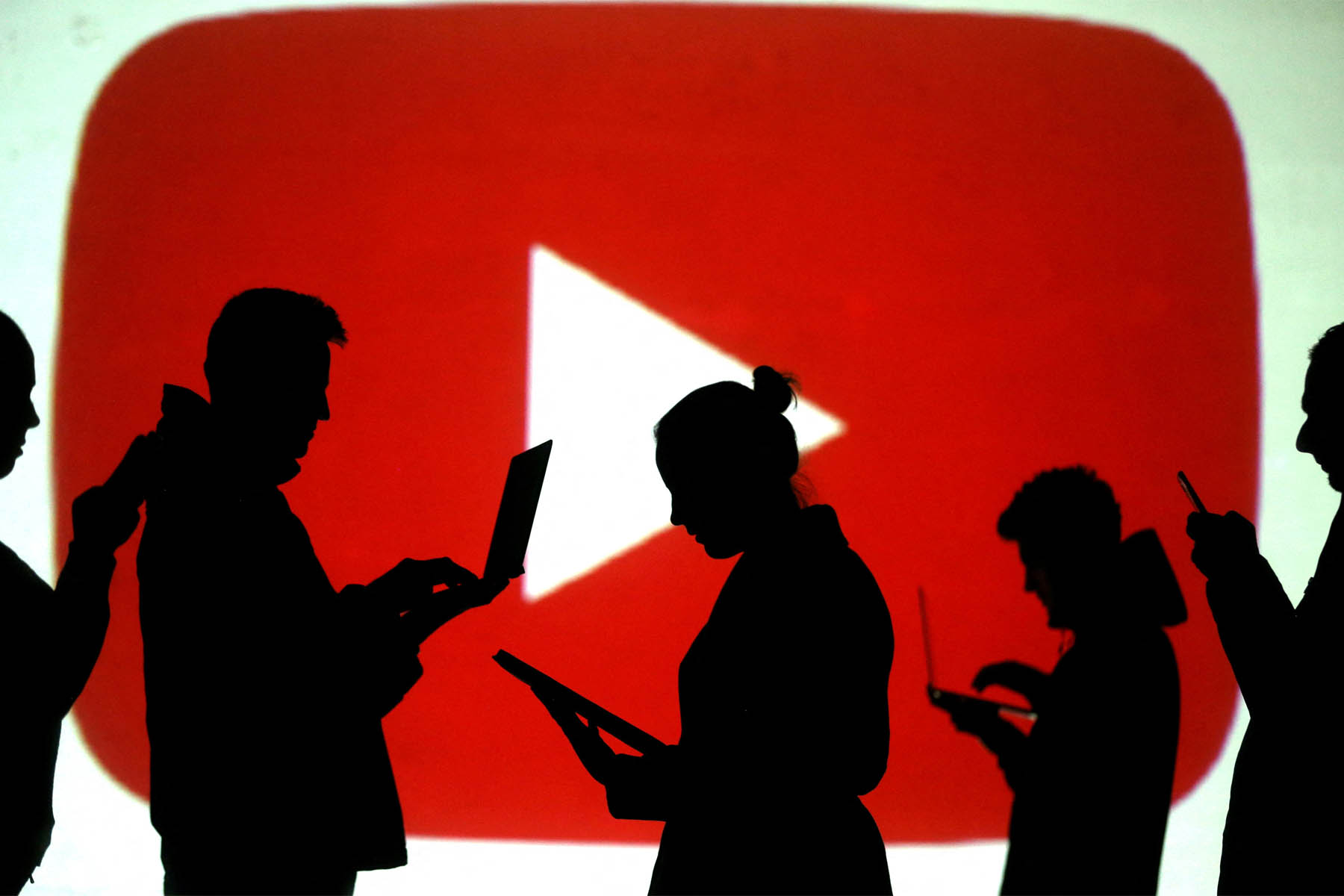 Del scroll al pago: por qué YouTube, Instagram y TikTok influyen más que cualquier anuncio