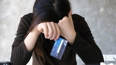 Bolsillos ajustados: las familias argentinas consumen menos, se endeudan y caen en morosidad