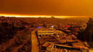 Incendio en el sur de Chile: el fuego avanzó 5.000 hectáreas en 12 horas y arrasó pueblos completos