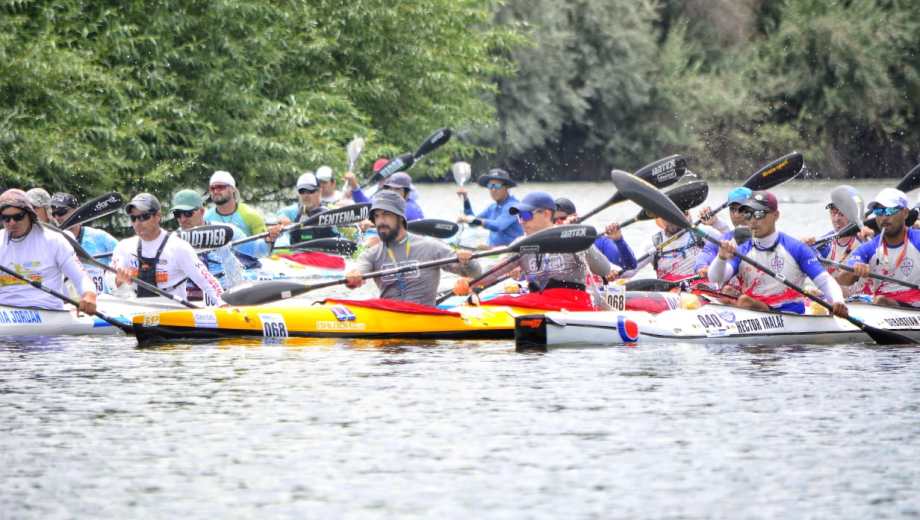 La Regata 2026 tuvo una gran convocatoria, a pesar de que sólo estabn permitidos los botes dobles. (Foto/Jorge Silva)