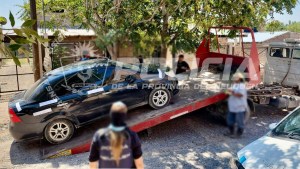 Allanamientos simultáneos en Centenario dejaron armas, cocaína y cuatro demorados