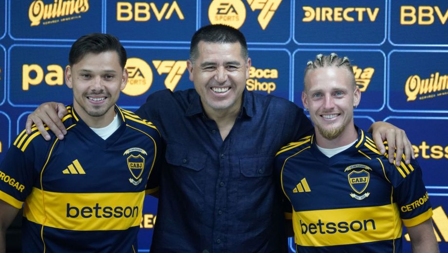 Riquelme ya tiene a Romero y Asacibar, pero va por más. El próximo refuerzo será un 9. (Clarín Fotografía)