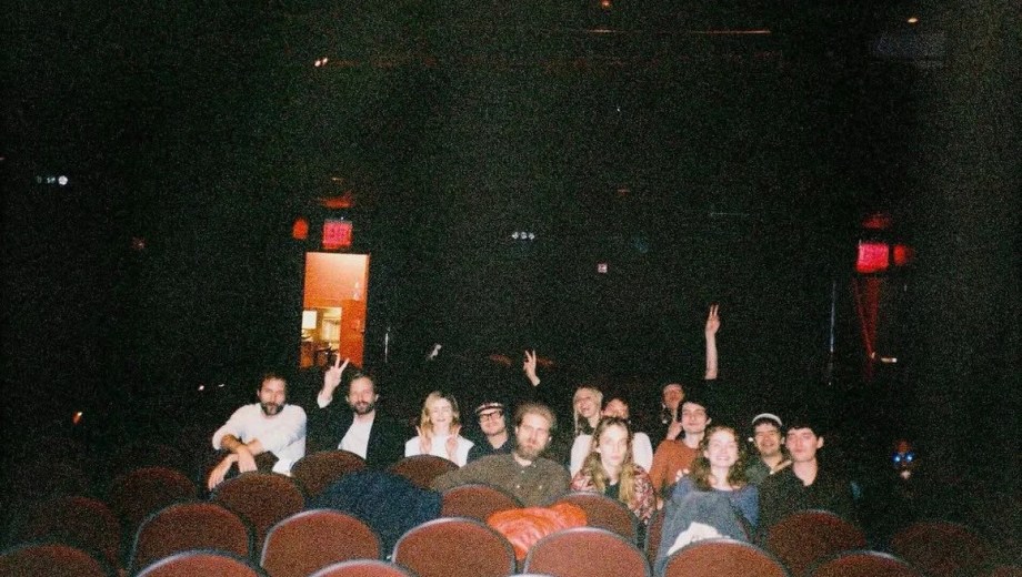 El cast de “Stranger Things” reunidos para ver el último capítulo. Foto: Agencia NA (Redes Sociales)
